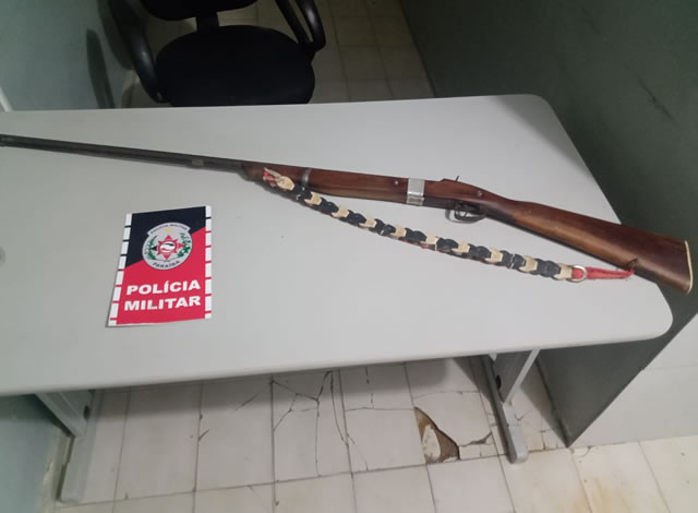 PM apreende espingarda durante ocorrência de violência doméstica em São José da Lagoa Tapada