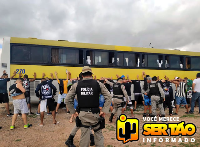 Polícia Militar apreende munições e drogas em ônibus de torcedores na cidade de Sousa