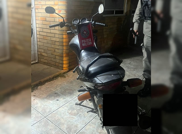 Polícia Militar apreende moto com restrição de roubo/furto na cidade de Catolé do Rocha