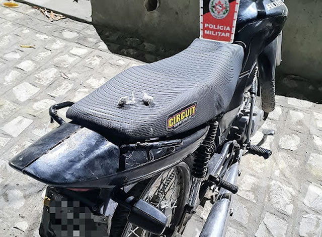 ROTAM apreende droga durante abordagem no Centro da cidade de Cajazeiras