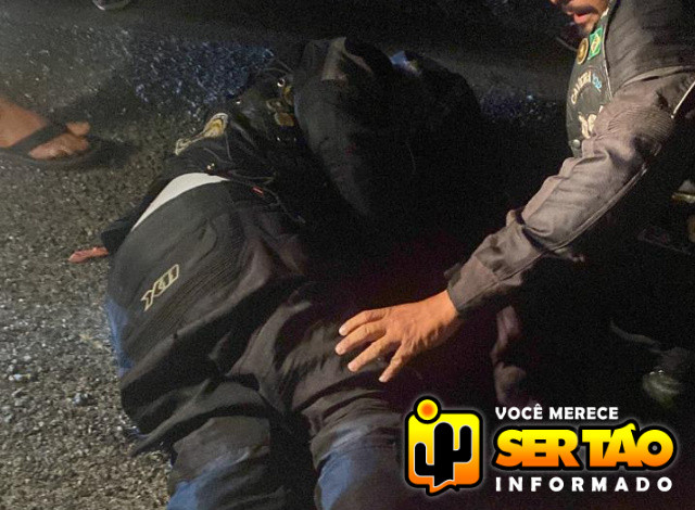 Motociclista fica ferido em acidente envolvendo carro e moto na BR-230, em Marizópolis