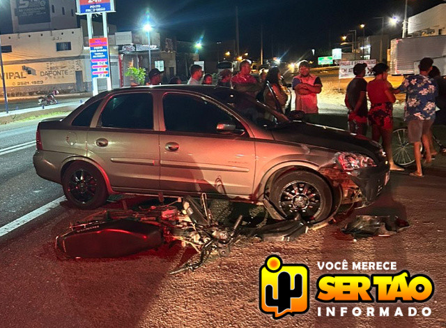 Jovem fica ferida em colisão envolvendo carro e moto em Sousa