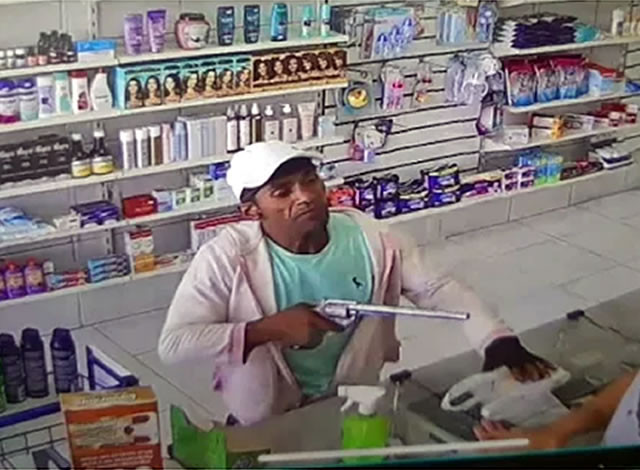Polícia Civil prende acusado de praticar roubo em farmácia no Centro de Cajazeiras