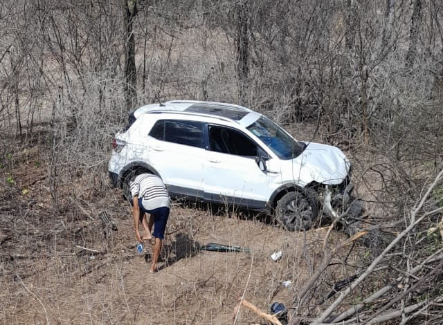 Popular fica ferido após sofrer acidente com carro na PB-391, no município de Sousa