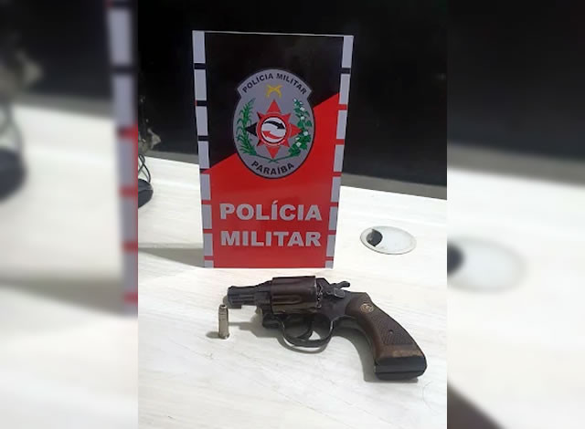 Jovem é preso após efetuar tiros em frente a residência de sua mãe na cidade de Uiraúna