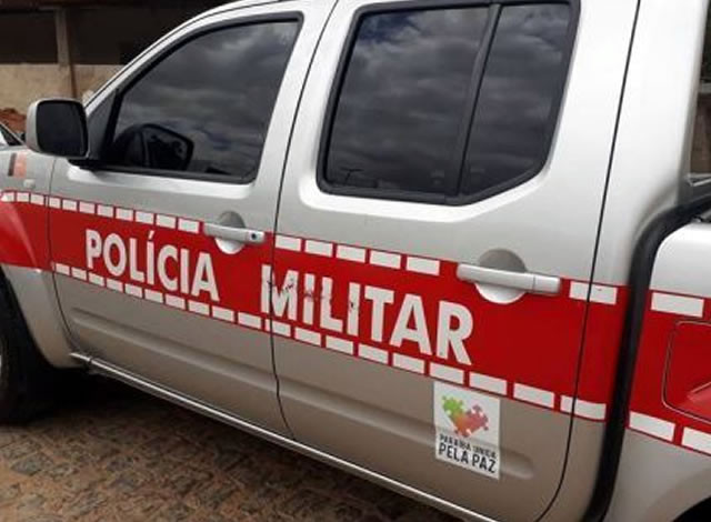 Jovens são levados à delegacia após praticarem direção perigosa com moto, em Pombal