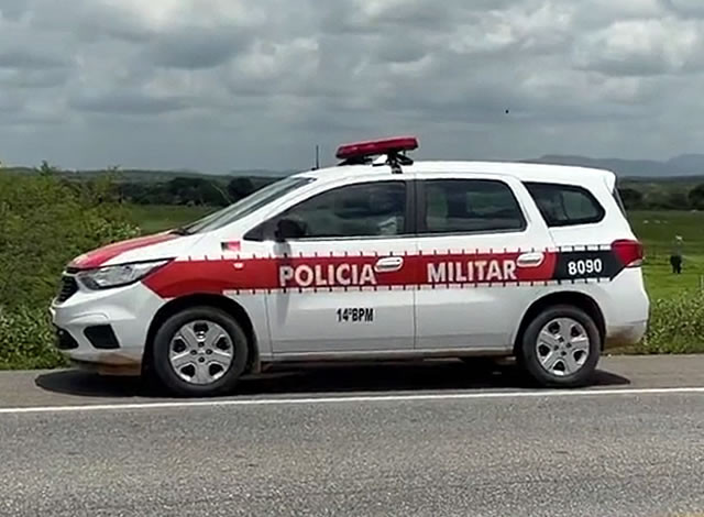 Homem é conduzido à delegacia após tirar short em via pública e promover desordens, em Nazarezinho