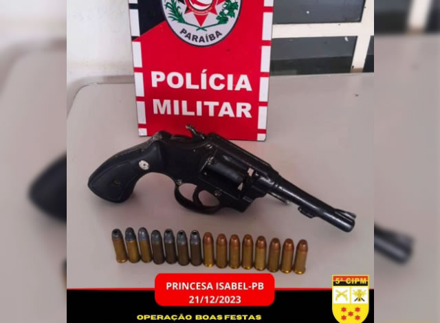 Polícia Militar apreende revólver e munições durante blitzen no Sertão da Paraíba