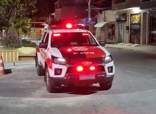Jovem é conduzido à delegacia após ser flagrado empinando moto na cidade de Pombal