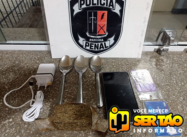 Polícia Penal apreende droga e celular arremessados para interior da Colônia Penal Agrícola de Sousa