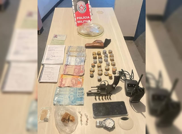 Jovem é preso após ser flagrado com revólver, droga e dinheiro, em São José de Piranhas