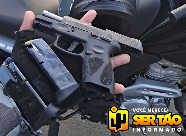 ROTAM apreende pistola após abordar carro na cidade de Sousa