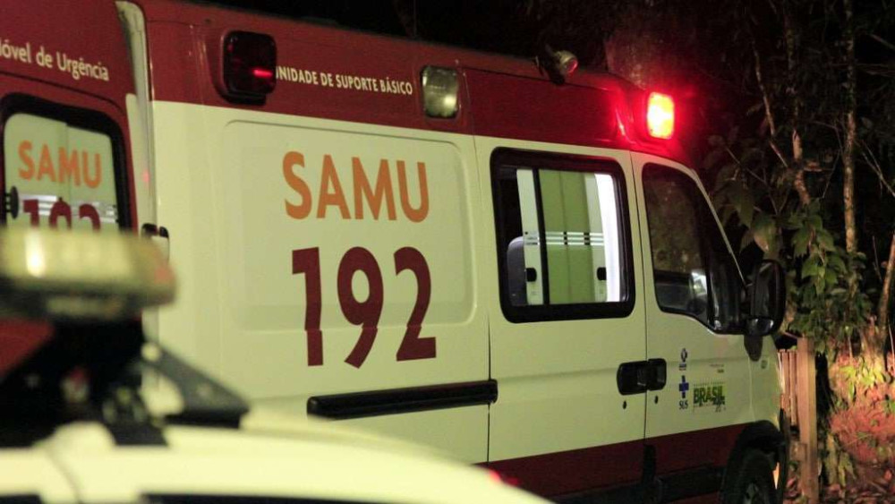 Pessoas ficam feridas em colisão entre carro e moto na cidade de Sousa