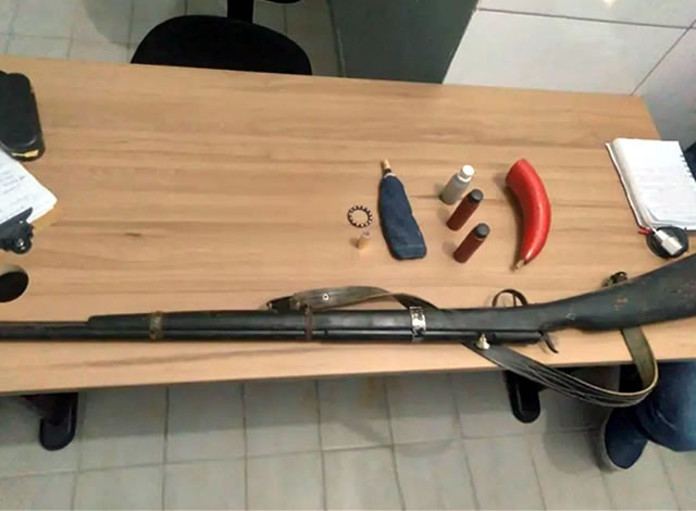 Polícia Militar apreende espingarda em ocorrência de embriaguez e desordens, em Sousa