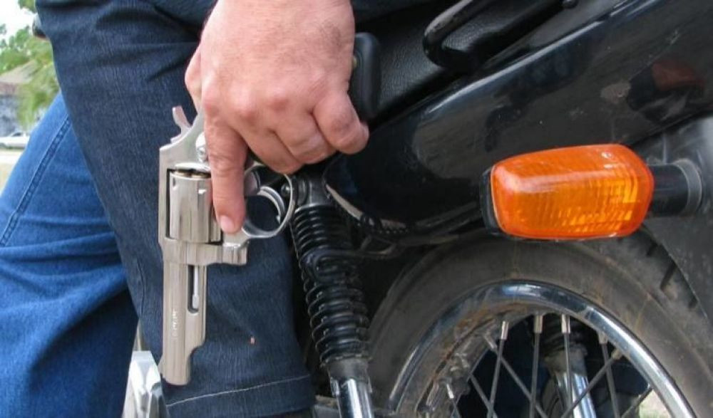 Dupla armada rouba moto de popular na cidade de Cajazeiras