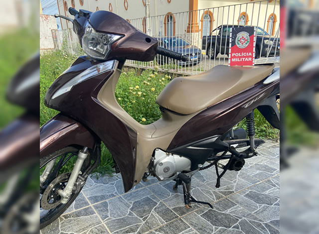 Moto furtada é recuperada pela Polícia Militar na cidade de Pombal