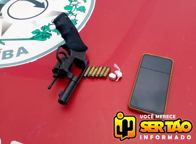 Polícia Militar prende indivíduo de alta periculosidade e apreende arma, munições e drogas, em Sousa
