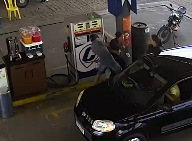 VÍDEO: Bandido pratica roubo em posto de combustíveis no Centro de Sousa