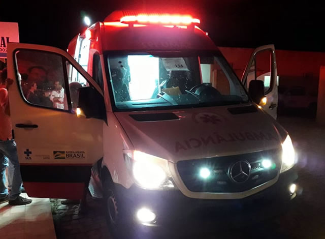Homem fica ferido após colidir moto em cachorro no Centro de Marizópolis