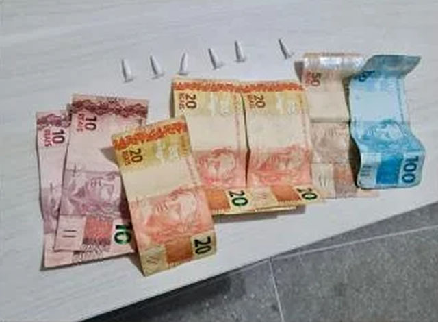 Jovem é levado à delegacia após ser flagrado com droga na cidade de Cajazeiras