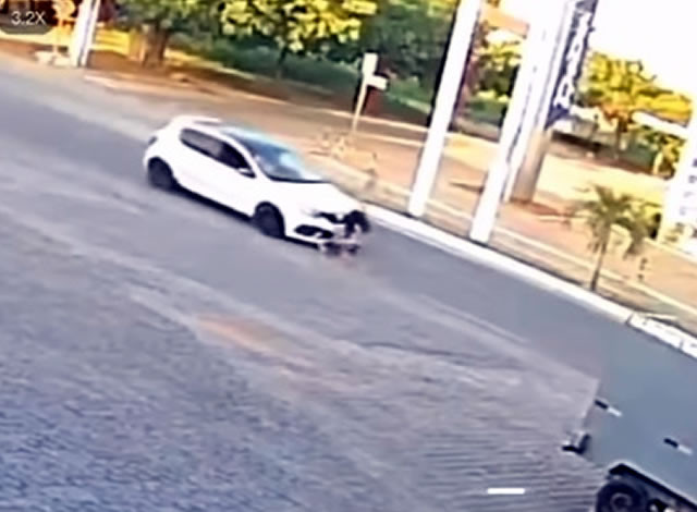 Homem fica ferido após ser atropelado por carro enquanto corria na cidade de Catolé do Rocha