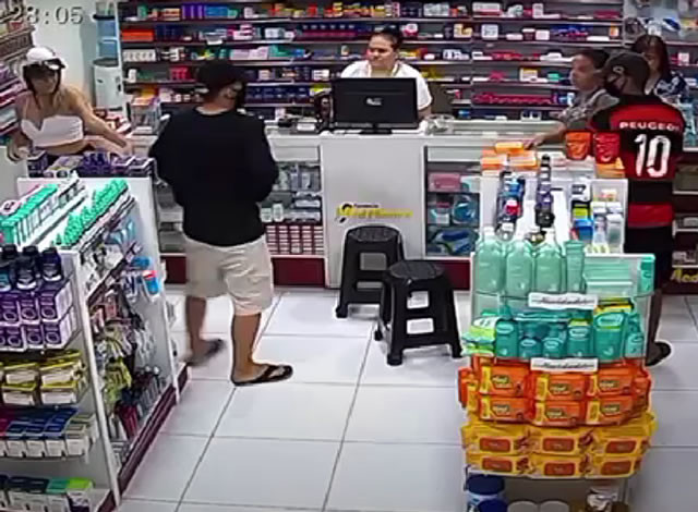 Dupla armada pratica roubo em farmácia na cidade de Cajazeiras