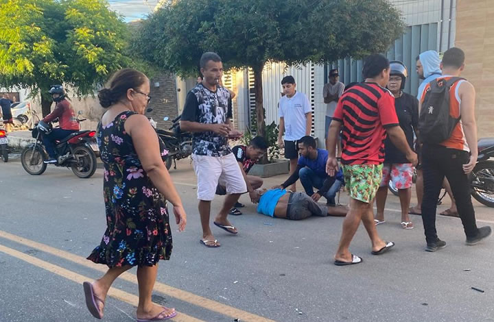 Homem e criança ficam feridos em colisão envolvendo moto e bicicleta, em Sousa
