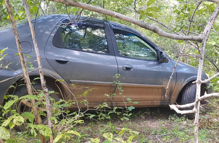 Polícia Militar recupera carro roubado no município de Pombal
