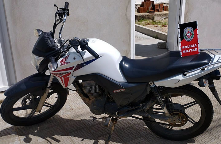 Polícia Militar recupera moto que havia sido roubada na zona rural de Pombal