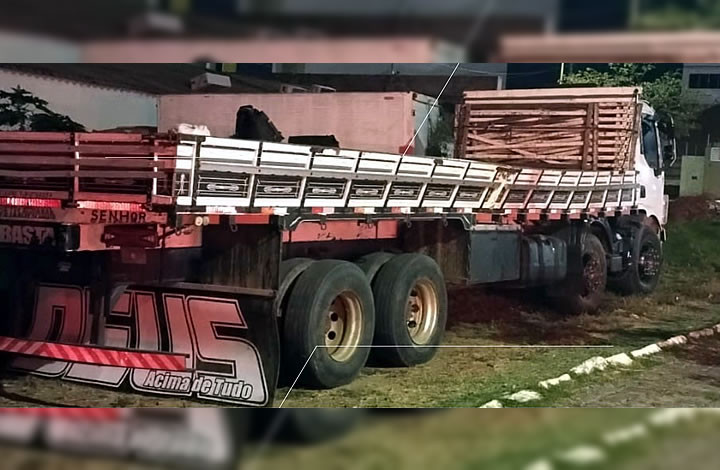 Polícia Militar apreende caminhão com trilhos furtados na zona rural de Aparecida