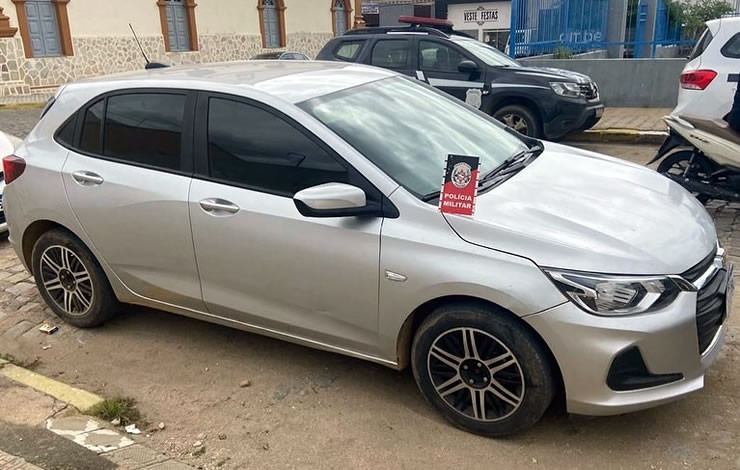 Polícias Militar e Rodoviária Federal recuperam carro roubado na cidade de Pombal
