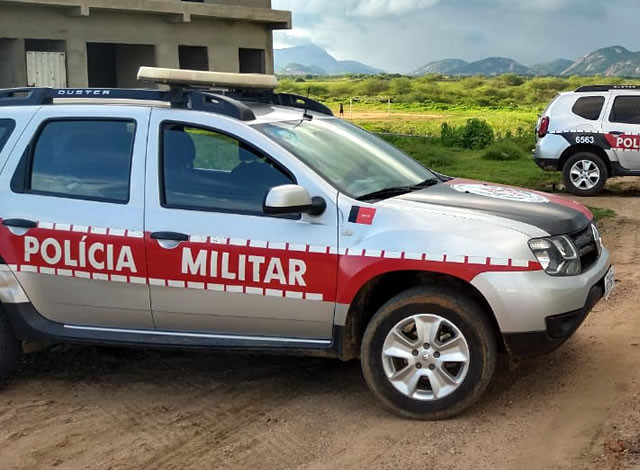 Mulher é conduzida à delegacia após promover desordens na casa de seu filho, em Santa Cruz