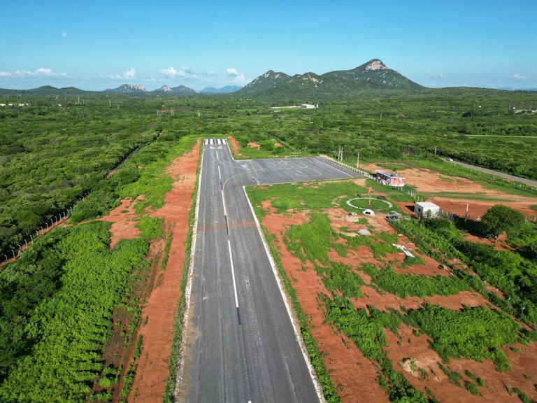 Polícia Federal apreende avião de pequeno porte em Catolé do Rocha