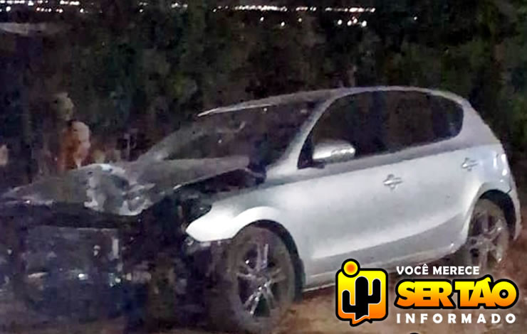 Popular tenta de desviar de animal e capota carro na BR-230, em Marizópolis