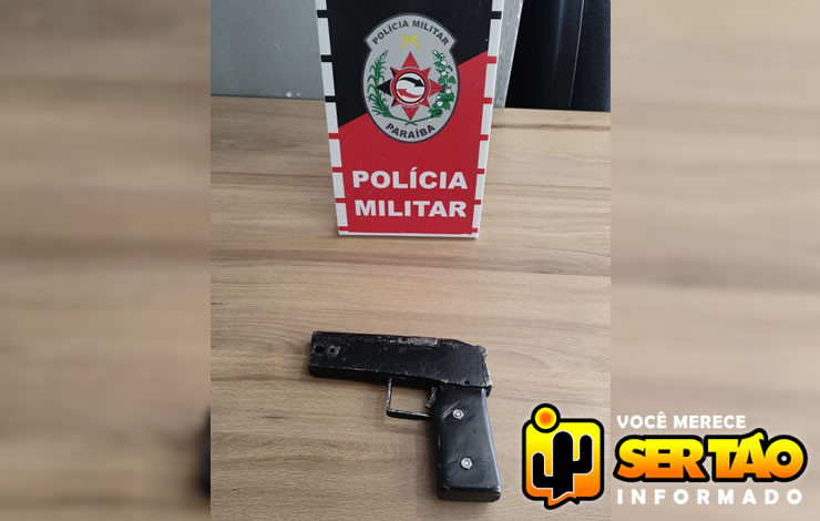 Jovem é conduzido à delegacia após ser flagrado com arma na cidade de Sousa