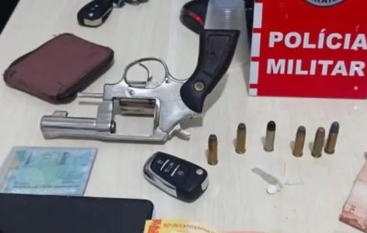 Arma de fogo é apreendida pela Polícia Militar durante abordagem, em Cajazeiras