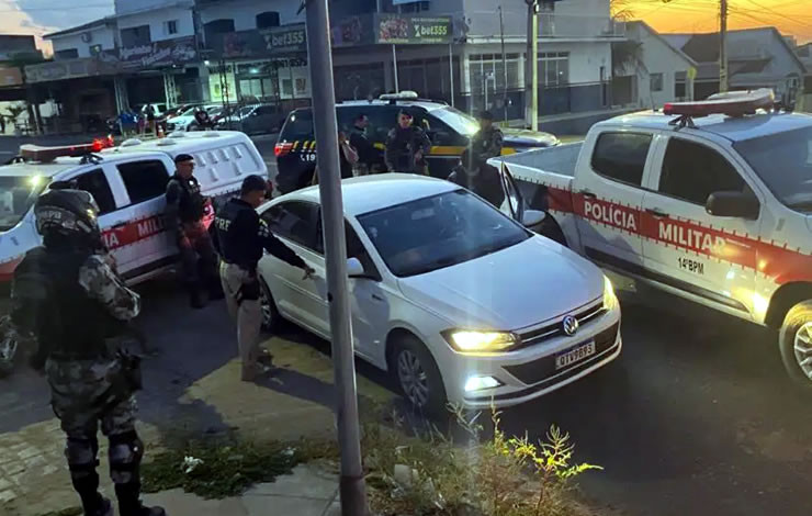 Carro roubado é recuperado em ação conjunta entre PM e PRF, em Pombal