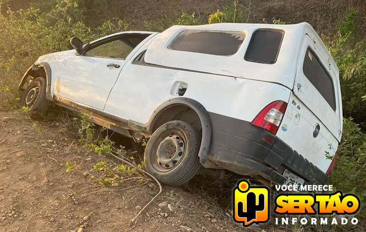 Motorista perde controle e tomba carro no município de Sousa