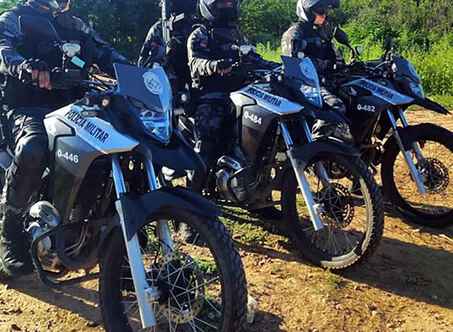 ROTAM conduz jovem à delegacia após ser flagrado empinando moto na cidade de Sousa