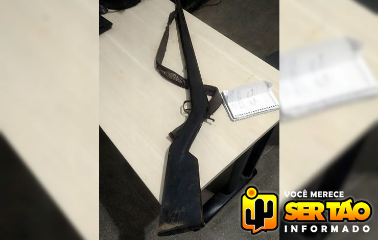 Polícia militar apreende arma de fogo após denúncia anônima, em São José de Piranhas