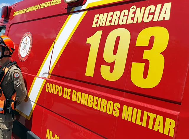 Bombeiros são acionados para conter incêndio em residência na cidade de São José de Piranhas