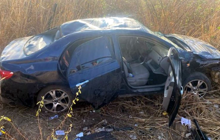 Homem morre após capotar carro e colidir em poste entre Cajazeiras e São José de Piranhas