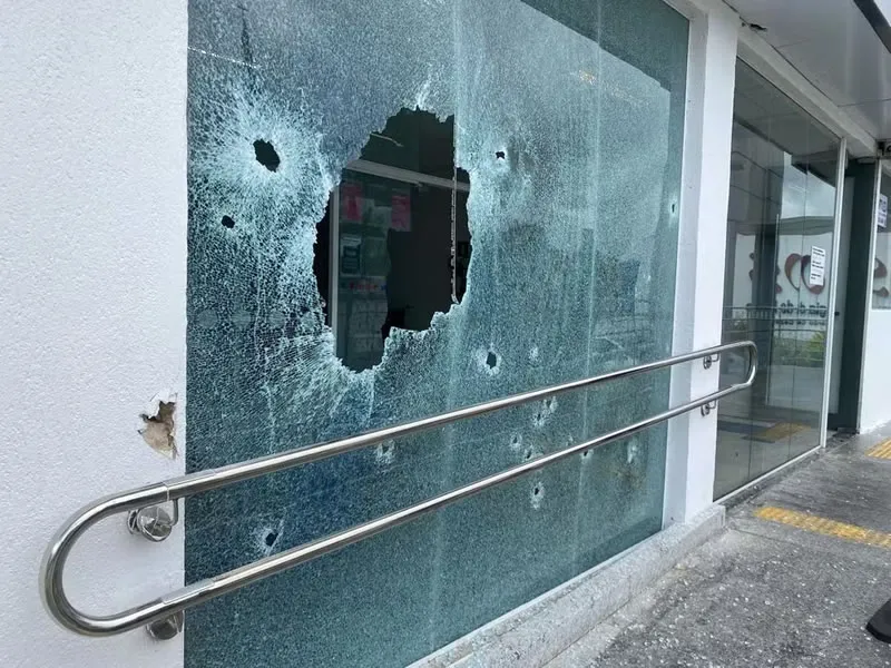 Tentativa de assalto a carro-forte termina em tiroteio, roubo de veículo e duas pessoas feridas na Paraíba