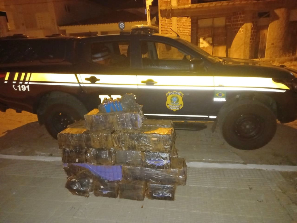 VÍDEO: PRF apreende quase 300 kg de maconha em veículo no município de Pombal