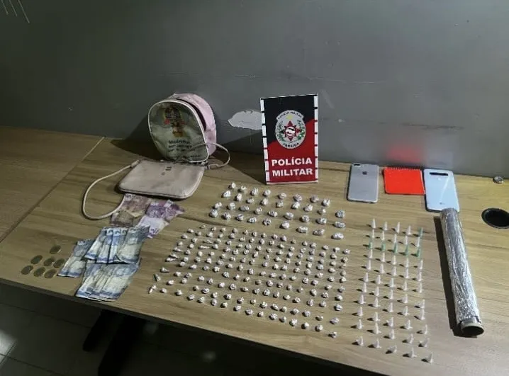 ROTAM apreende menor e prende mulher por tráfico de drogas na cidade de Sousa