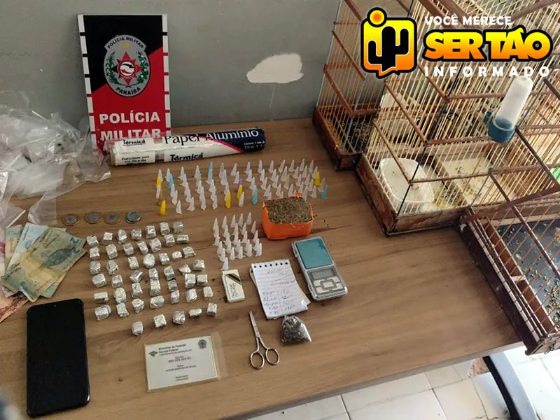ROTAM desmantela ponto de tráfico e apreende drogas, dinheiro e pássaros silvestres em Sousa