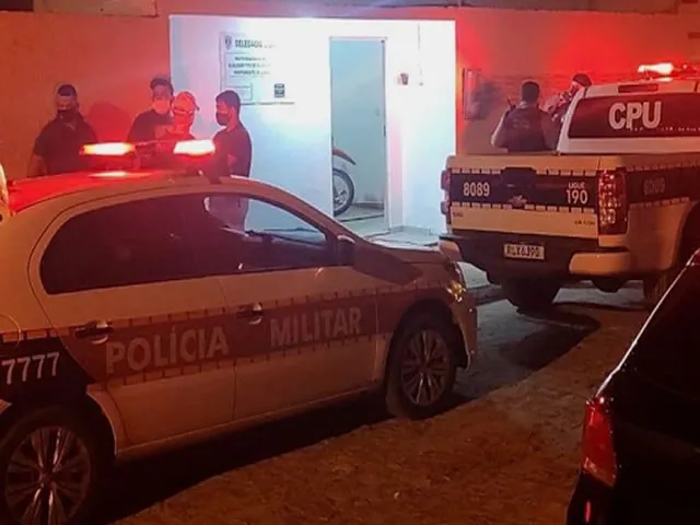 Homem é conduzido à delegacia por agredir e xingar sua companheira em São José de Piranhas