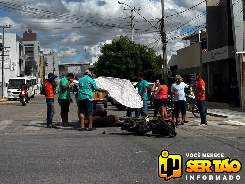 Mulher e jovem ficam feridos em colisão envolvendo motos no centro de Sousa