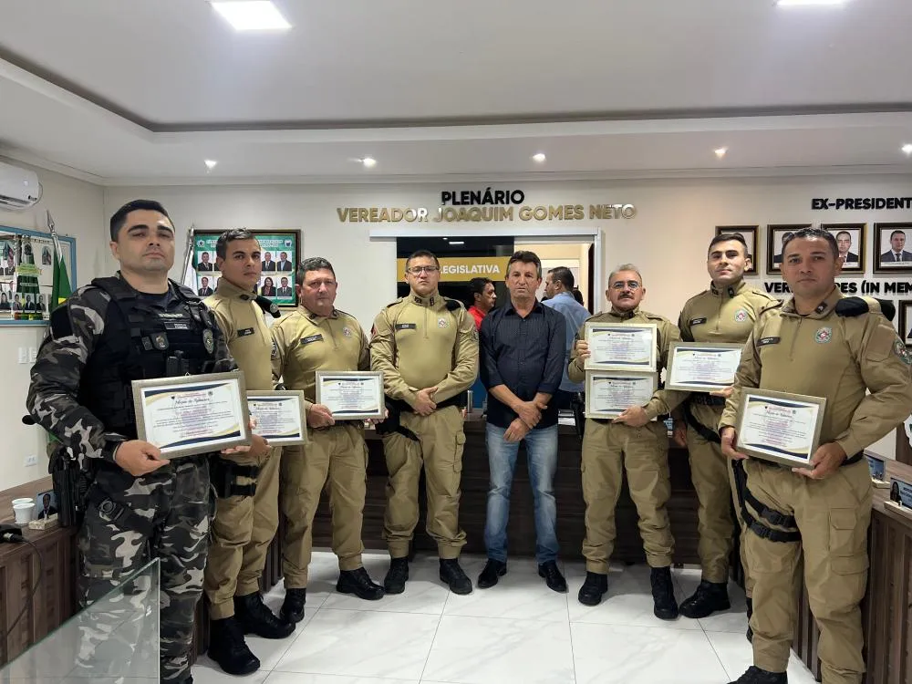 Câmara municipal de Bernardino Batista homenageia policiais militares